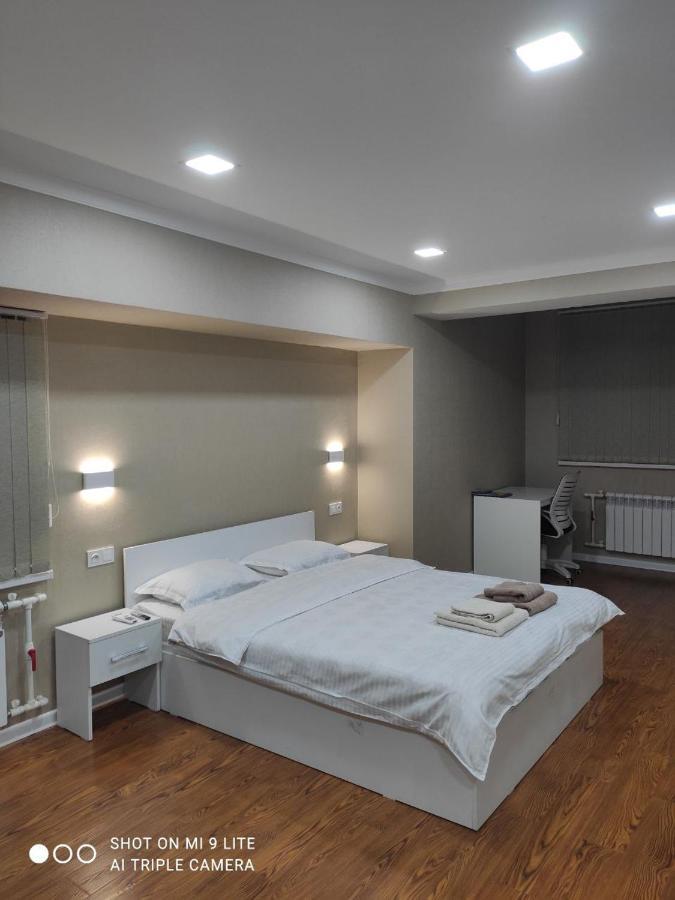 1-Bedroom Apartment In The Very City Center Taschkent Exterior foto